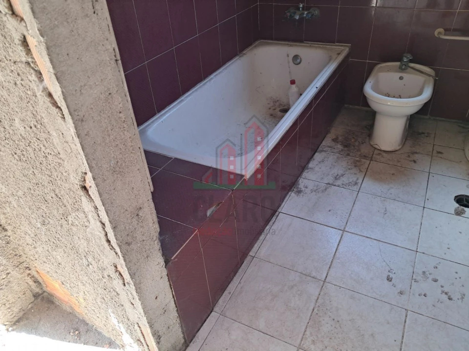 Moradia T4 para Venda em Serpins Foto 9