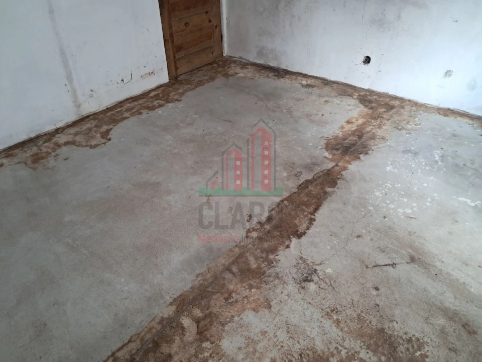 Moradia T4 para Venda em Serpins Foto 18