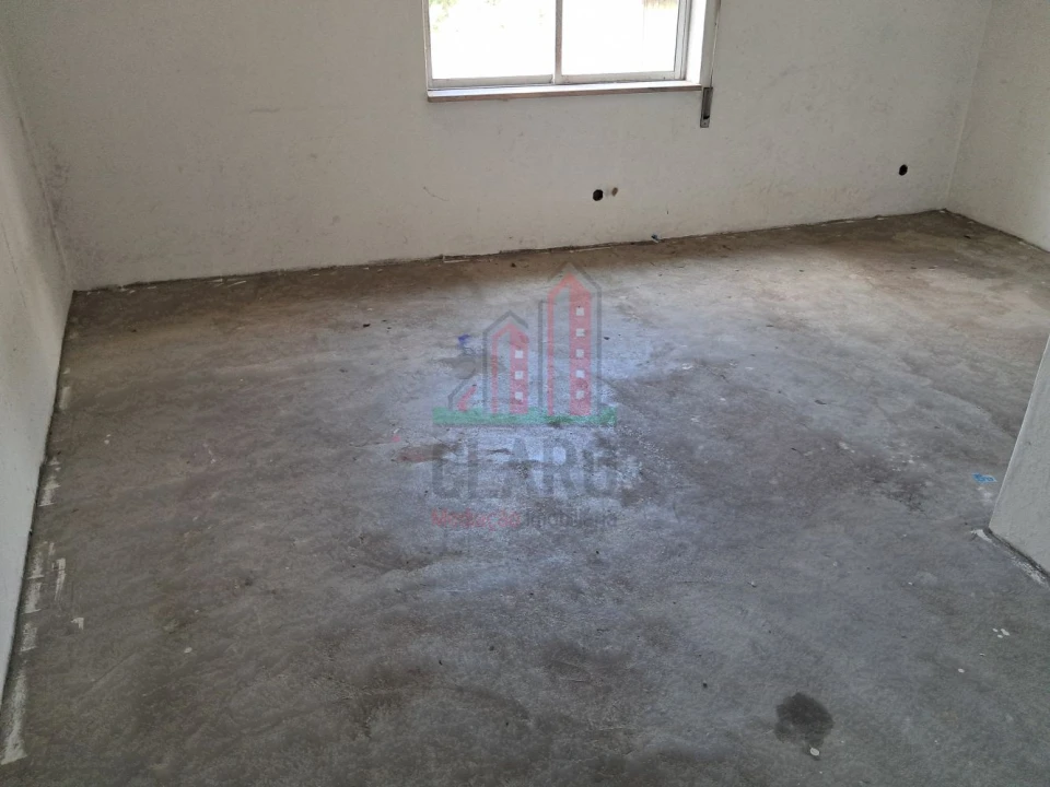 Moradia T4 para Venda em Serpins Foto 14