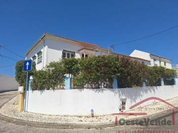 Moradia T3 para Venda em Cadaval e Pêro Moniz