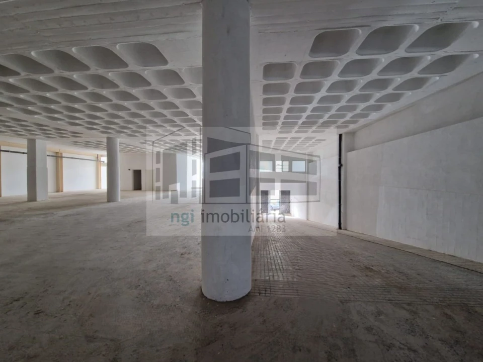 Loja para Venda em Sacavém e Prior Velho Foto 3