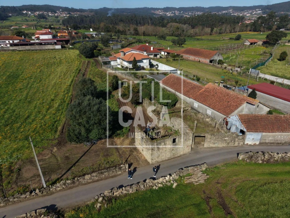 Terreno para Venda em Vila Cova e Feitos Foto 1