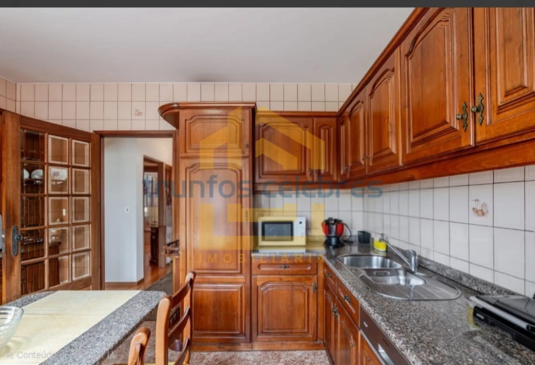 Moradia T4 para Venda em Laundos Foto 10