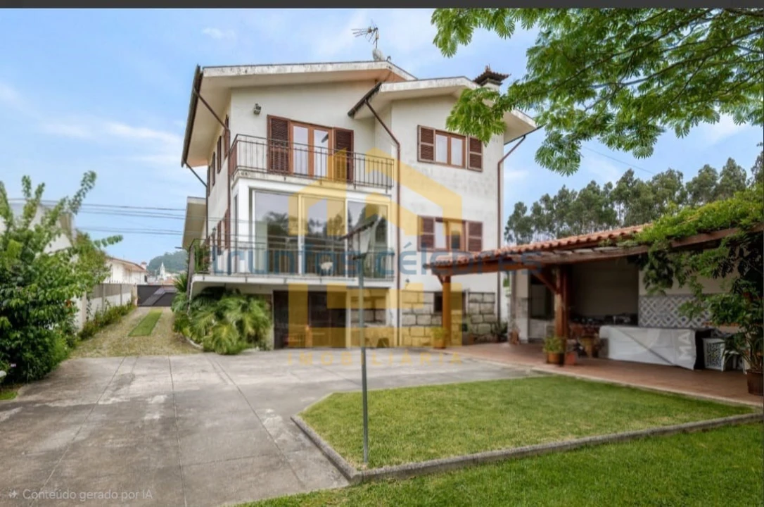 Moradia T4 para Venda em Laundos Foto 1