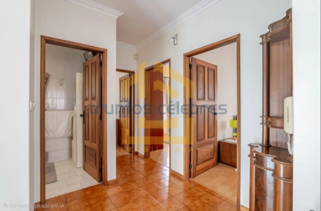 Moradia T4 para Venda em Laundos Foto 17
