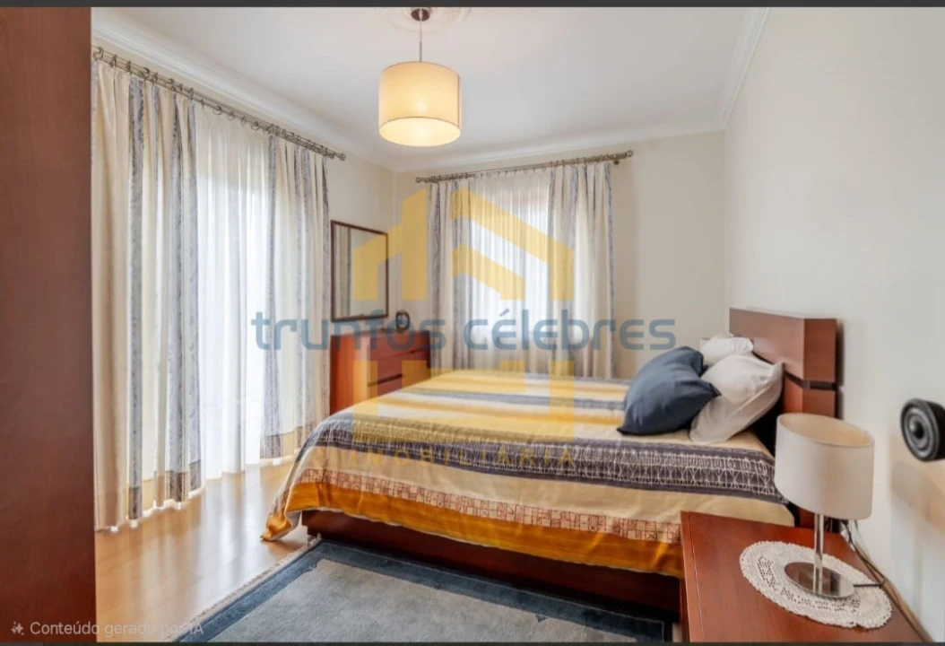 Moradia T4 para Venda em Laundos Foto 18