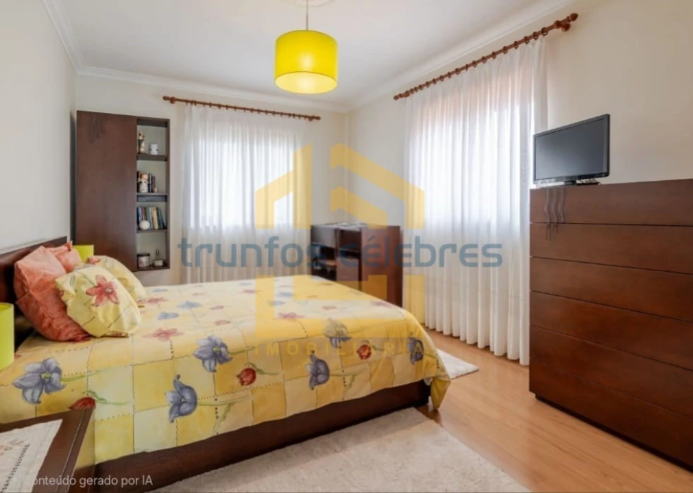Moradia T4 para Venda em Laundos Foto 21