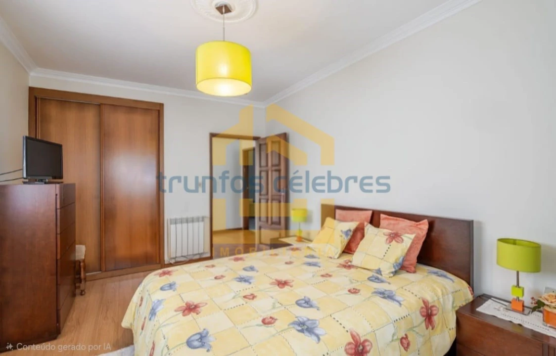 Moradia T4 para Venda em Laundos Foto 22