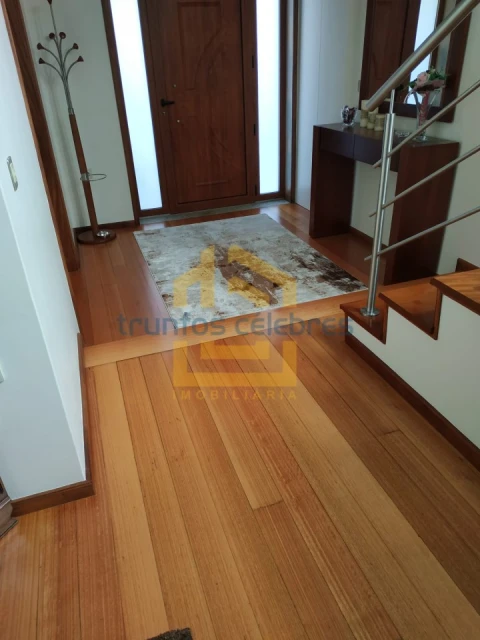 Moradia T4 para Venda em Laundos