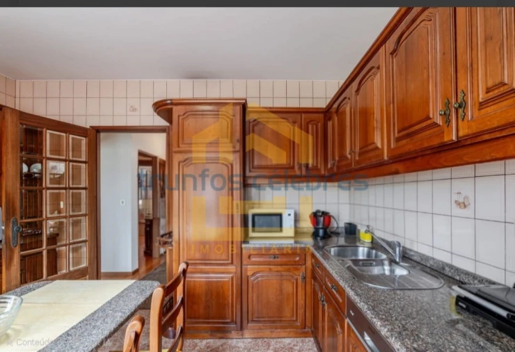 Moradia T4 para Venda em Laundos Foto 10
