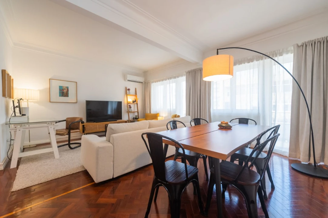Apartamento T2 para Arrendamento em Campolide Foto 1