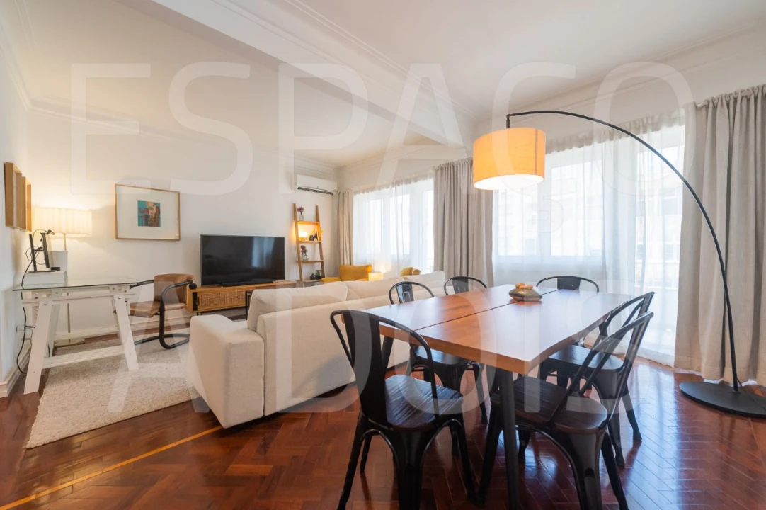 Apartamento T2 para Arrendamento em Campolide Foto 2