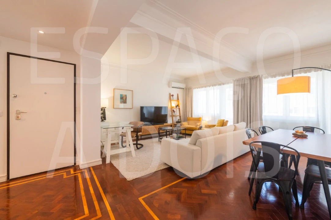 Apartamento T2 para Arrendamento em Campolide Foto 5