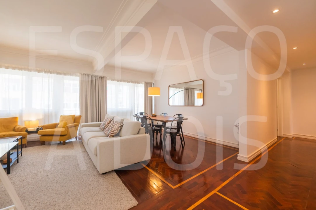 Apartamento T2 para Arrendamento em Campolide Foto 6