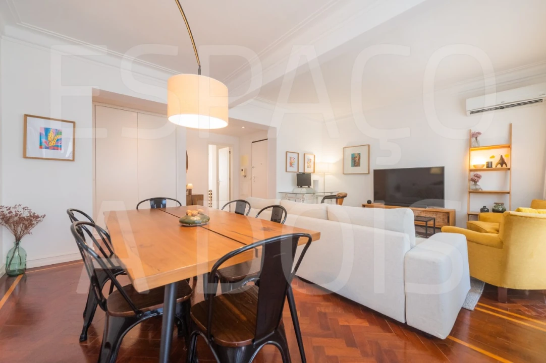 Apartamento T2 para Arrendamento em Campolide Foto 7