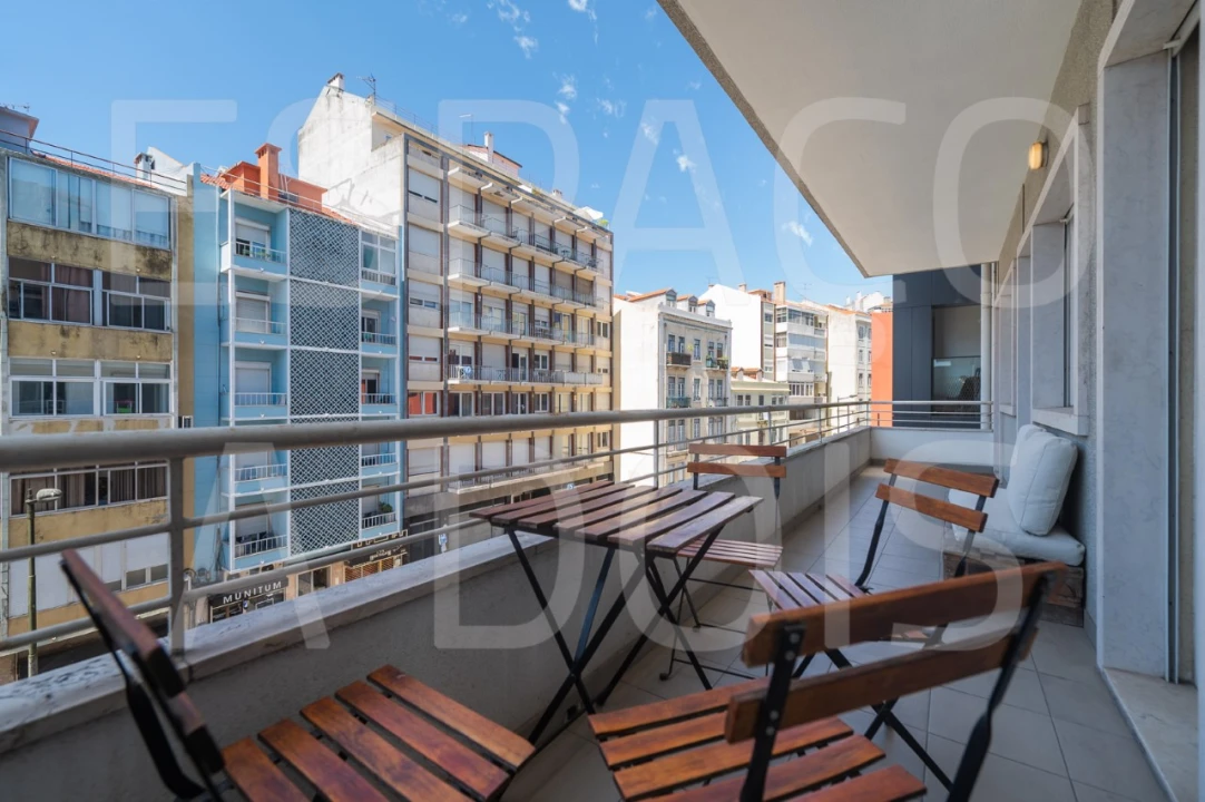 Apartamento T2 para Arrendamento em Campolide Foto 9