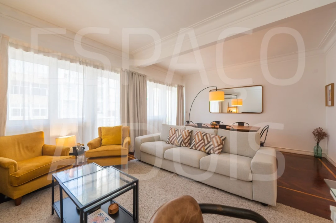 Apartamento T2 para Arrendamento em Campolide Foto 14