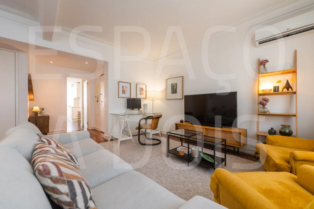 Apartamento T2 para Arrendamento em Campolide Foto 15