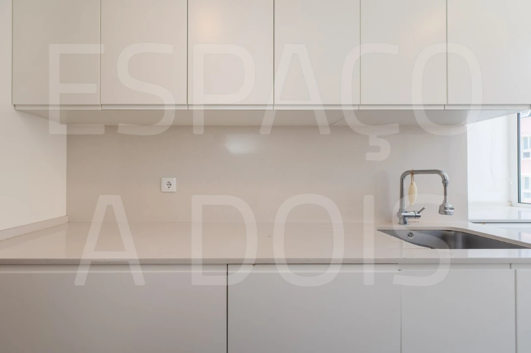 Apartamento T2 para Arrendamento em Campolide Foto 21