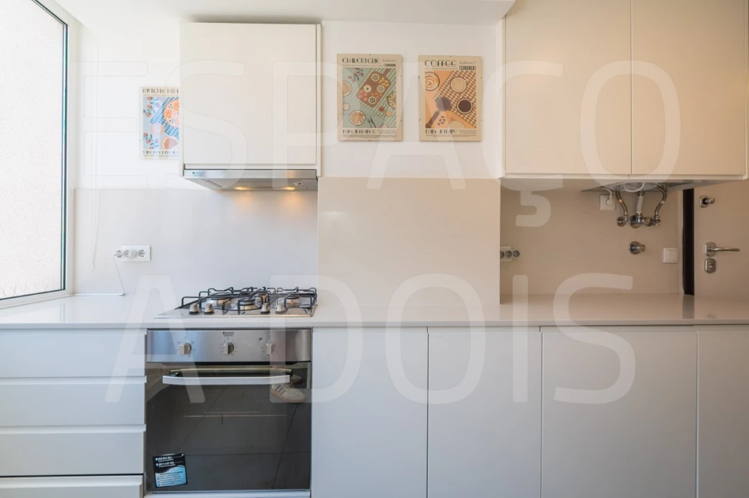 Apartamento T2 para Arrendamento em Campolide Foto 22