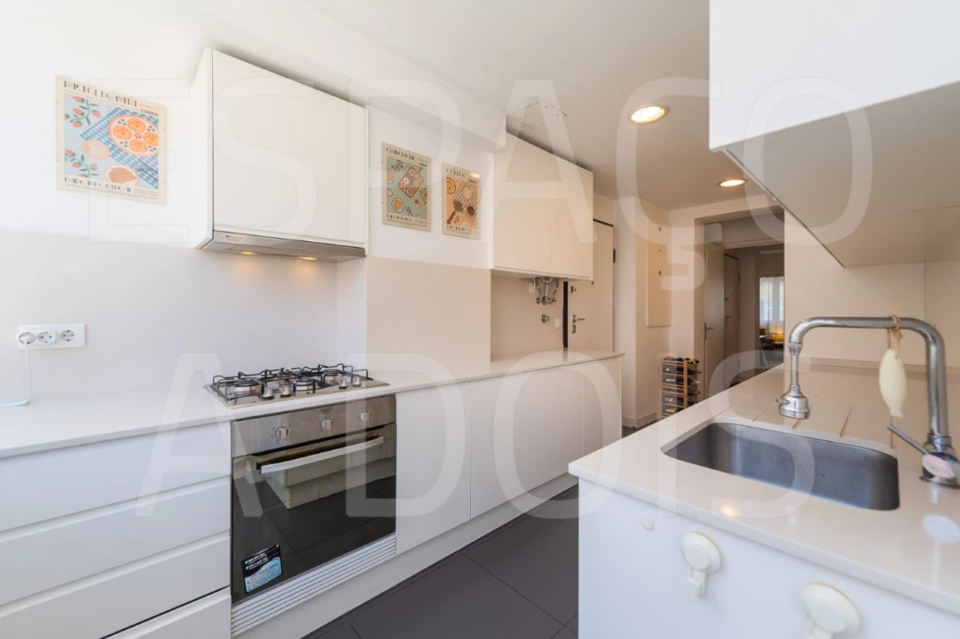 Apartamento T2 para Arrendamento em Campolide Foto 26