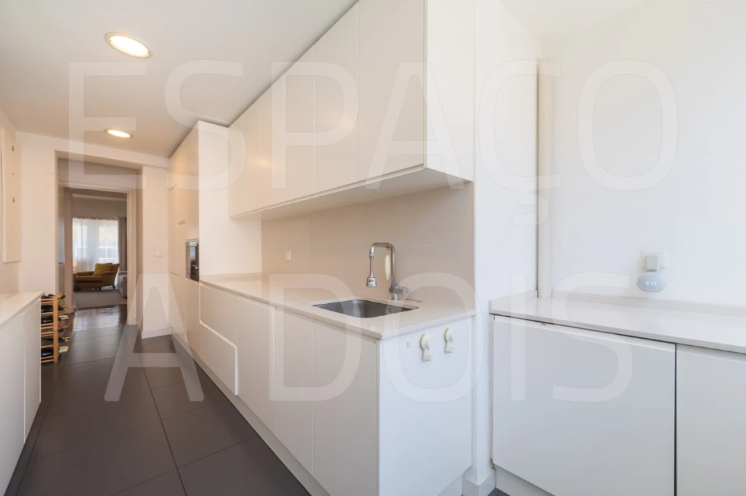 Apartamento T2 para Arrendamento em Campolide Foto 27