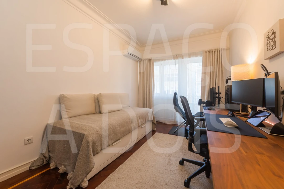 Apartamento T2 para Arrendamento em Campolide Foto 30