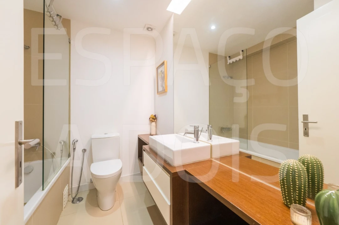 Apartamento T2 para Arrendamento em Campolide Foto 39
