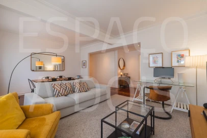 Apartamento T2 para Arrendamento em Campolide