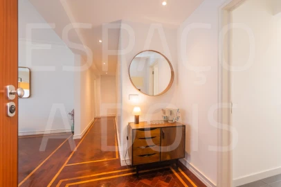 Apartamento T2 para Arrendamento em Campolide