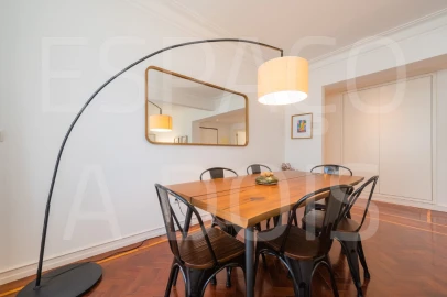 Apartamento T2 para Arrendamento em Campolide