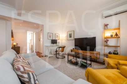 Apartamento T2 para Arrendamento em Campolide