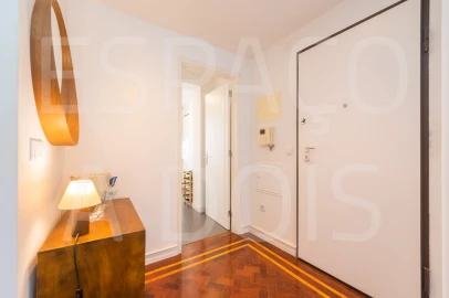 Apartamento T2 para Arrendamento em Campolide
