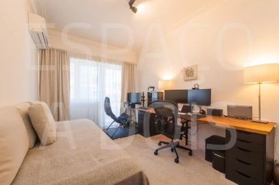 Apartamento T2 para Arrendamento em Campolide