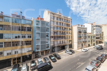 Apartamento T2 para Arrendamento em Campolide