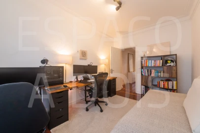 Apartamento T2 para Arrendamento em Campolide