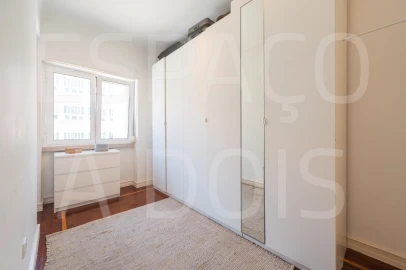 Apartamento T2 para Arrendamento em Campolide