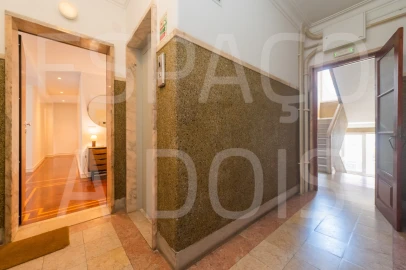 Apartamento T2 para Arrendamento em Campolide