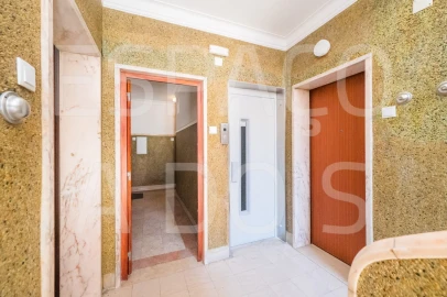 Apartamento T2 para Arrendamento em Campolide