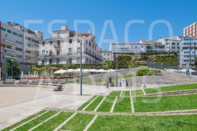 Apartamento T2 para Arrendamento em Campolide