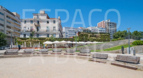 Apartamento T2 para Arrendamento em Campolide