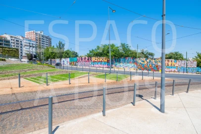 Apartamento T2 para Arrendamento em Campolide