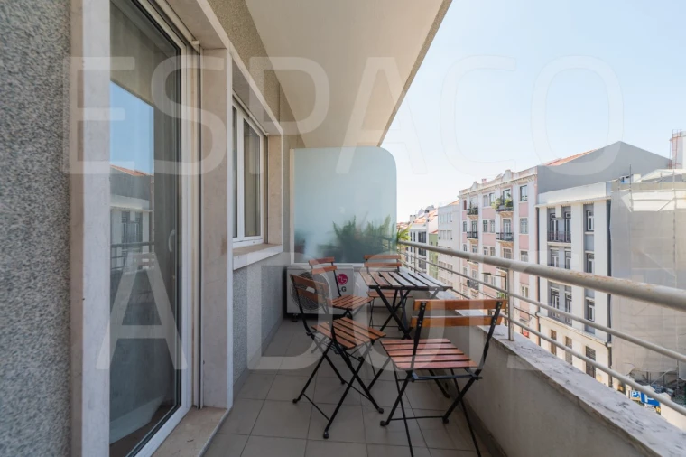 Apartamento T2 para Arrendamento em Campolide Foto 8