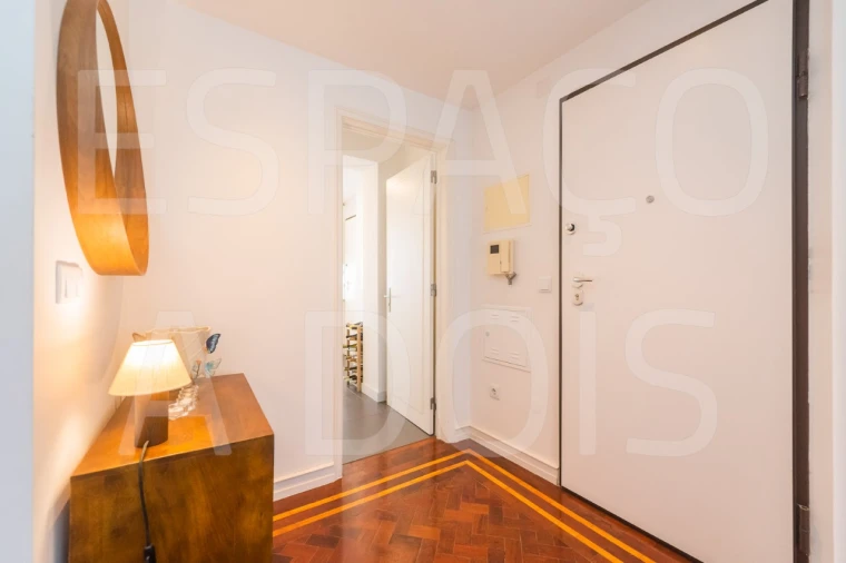 Apartamento T2 para Arrendamento em Campolide Foto 17