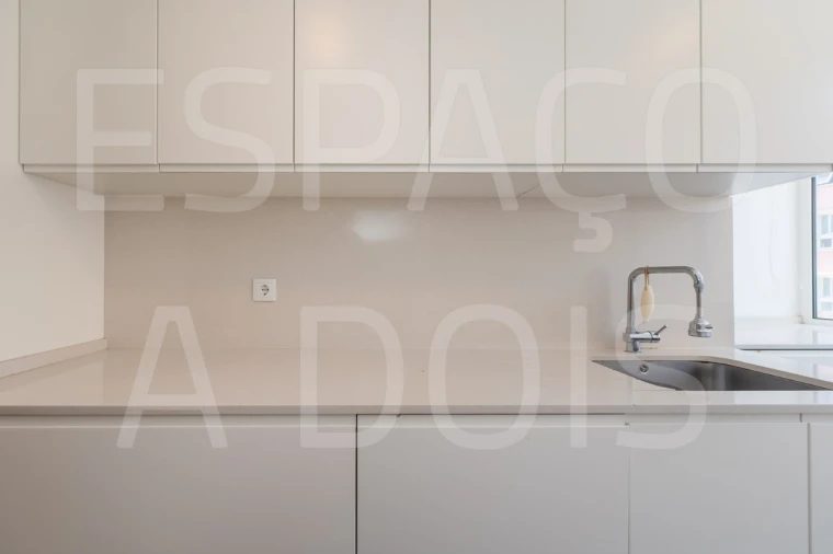 Apartamento T2 para Arrendamento em Campolide Foto 21