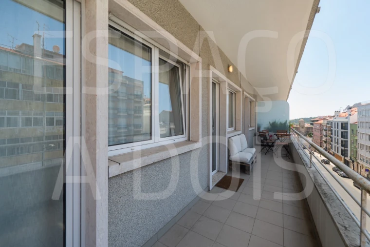 Apartamento T2 para Arrendamento em Campolide Foto 33