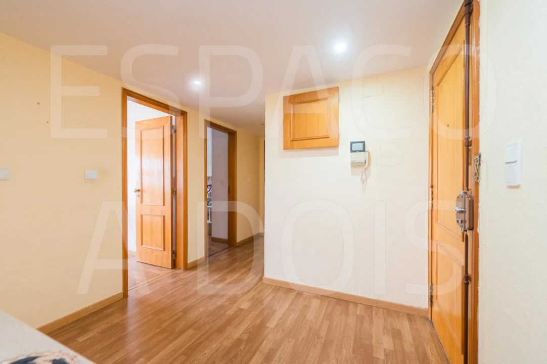 Apartamento T2 para Venda em Porto Salvo Foto 33