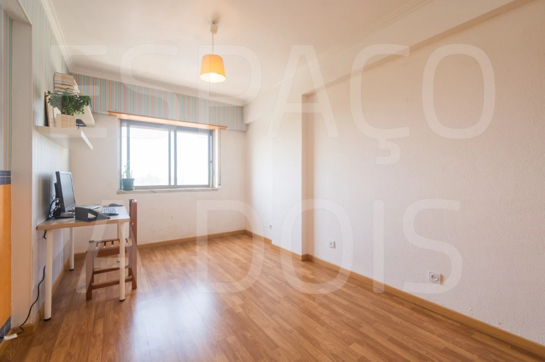 Apartamento T2 para Venda em Porto Salvo Foto 34