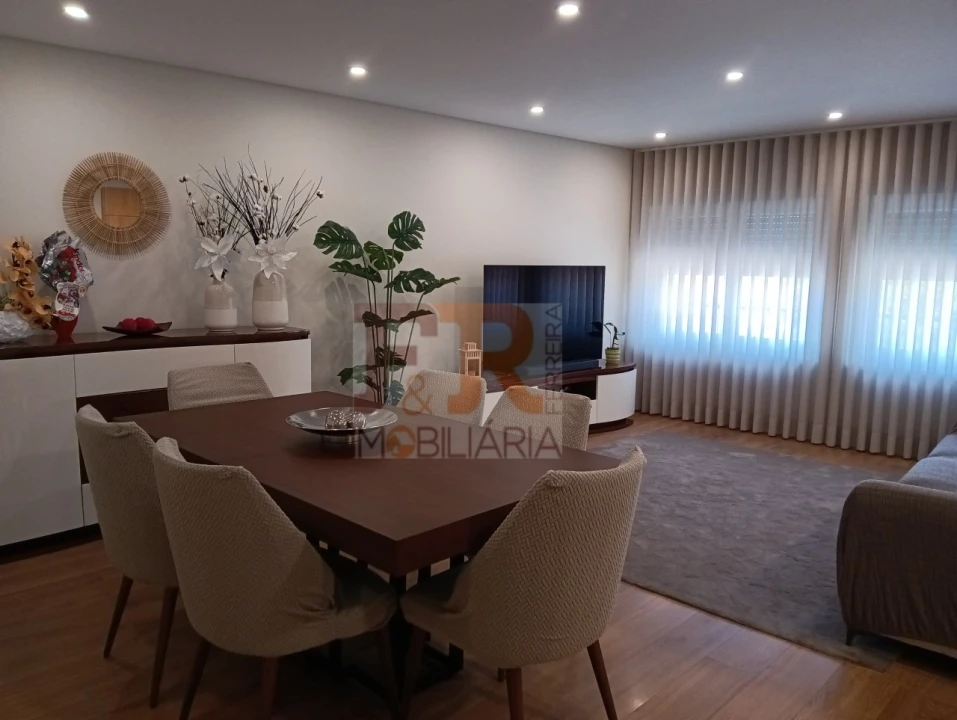 Apartamento T2 para Venda em Vialonga Foto 1