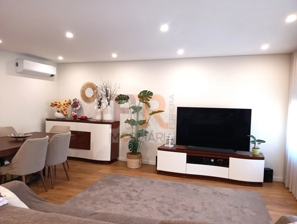 Apartamento T2 para Venda em Vialonga Foto 3